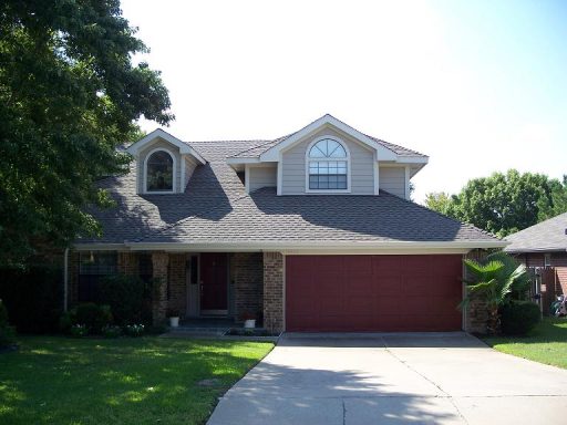 Exterior Painting Grapevine Texas, Professional Exterior Painting in Grapevine Texas. With accent color for garage door.